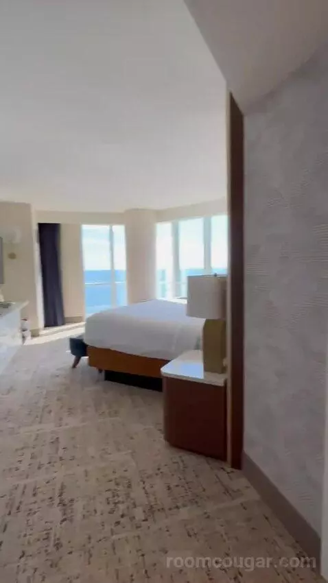North Tower Celebrity Suite (#3557) bed picture #8