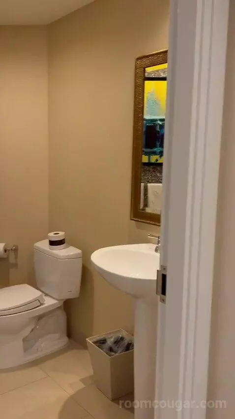 North Tower Celebrity Suite (#3557) bathroom picture #1