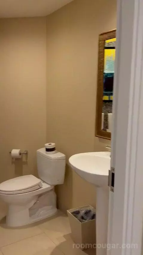 North Tower Celebrity Suite (#3557) bathroom picture #3