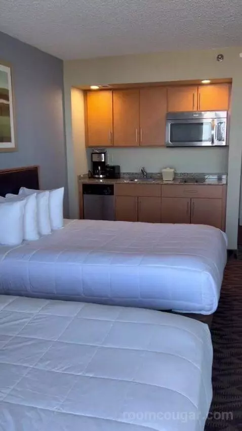 Deluxe Studio with Two Double Beds (#2718) bed picture #5
