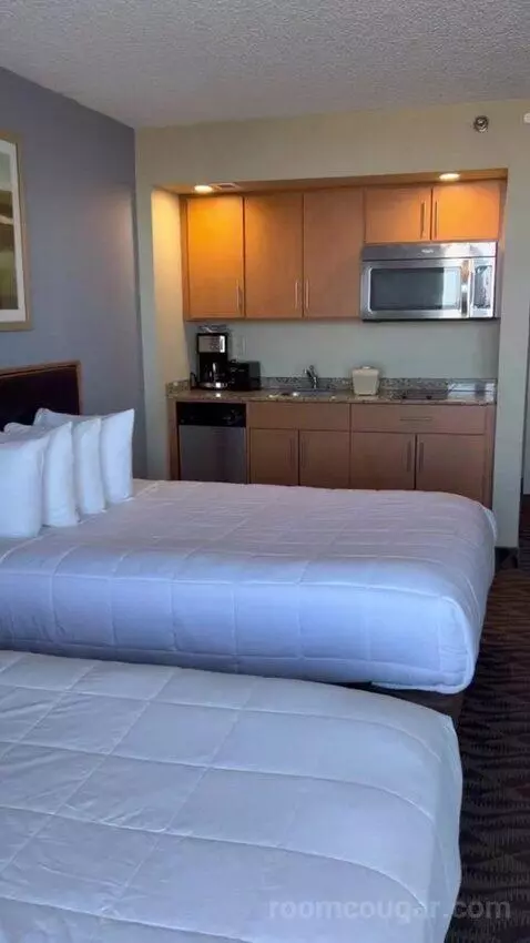 Deluxe Studio with Two Double Beds (#2718) bed picture #6