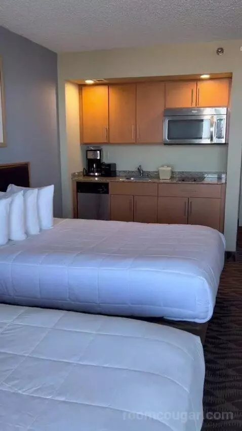 Deluxe Studio with Two Double Beds (#2718) bed picture #8