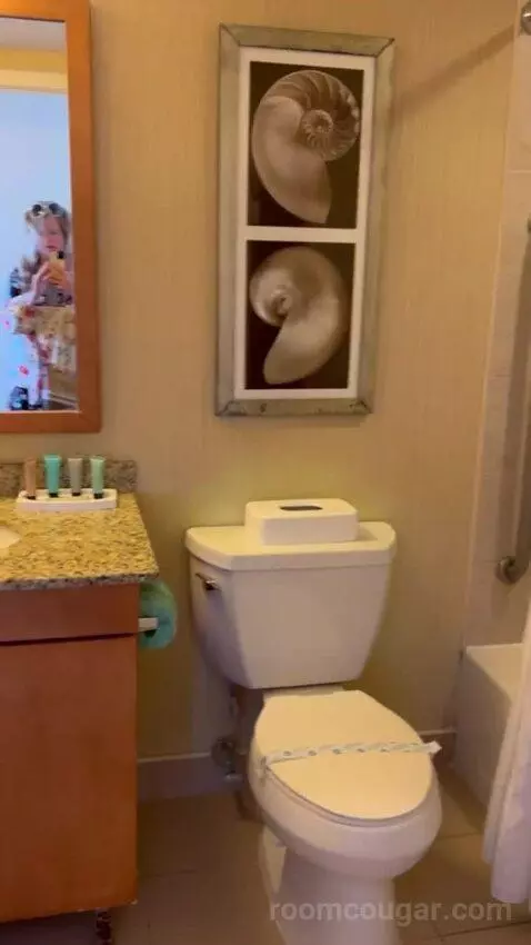 Deluxe Studio with Two Double Beds (#2718) bathroom picture #11