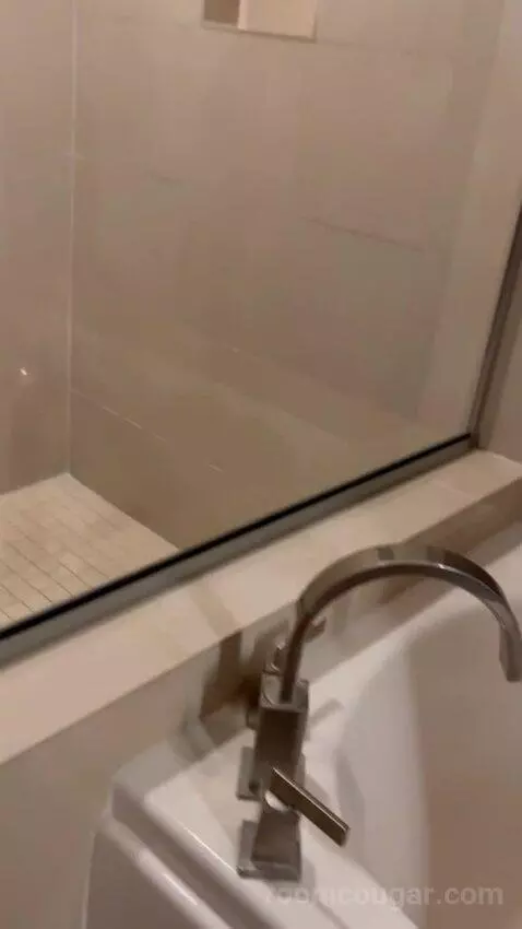 Bayview Tower Suite King (#21063) bathroom picture #10