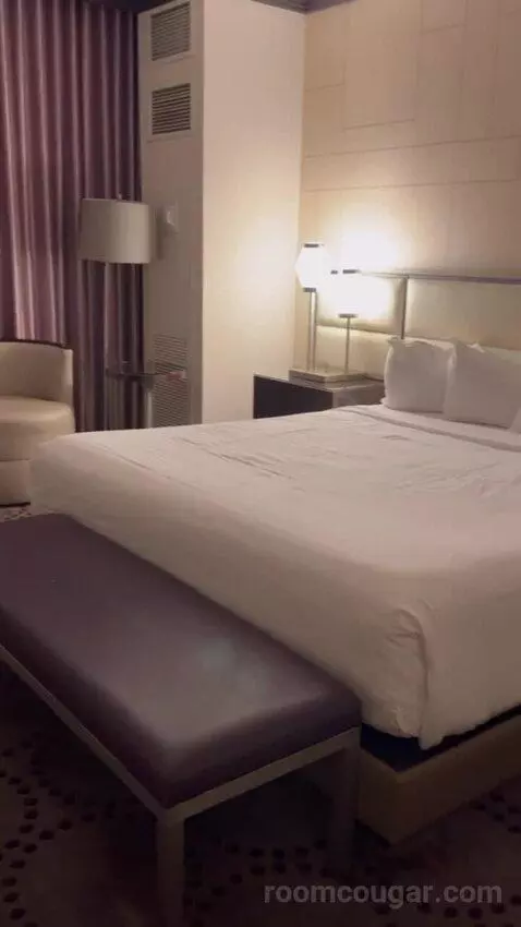 Bayview Tower Suite King (#21063) bed picture #10
