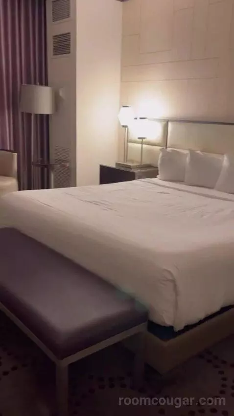 Bayview Tower Suite King (#21063) bed picture #12