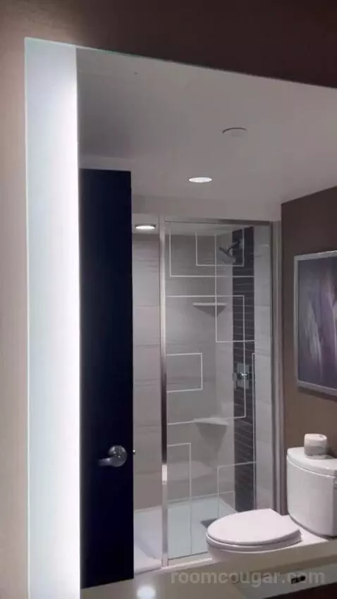 Coastal Tower, Luxury, 1 King (#623) bathroom picture #3
