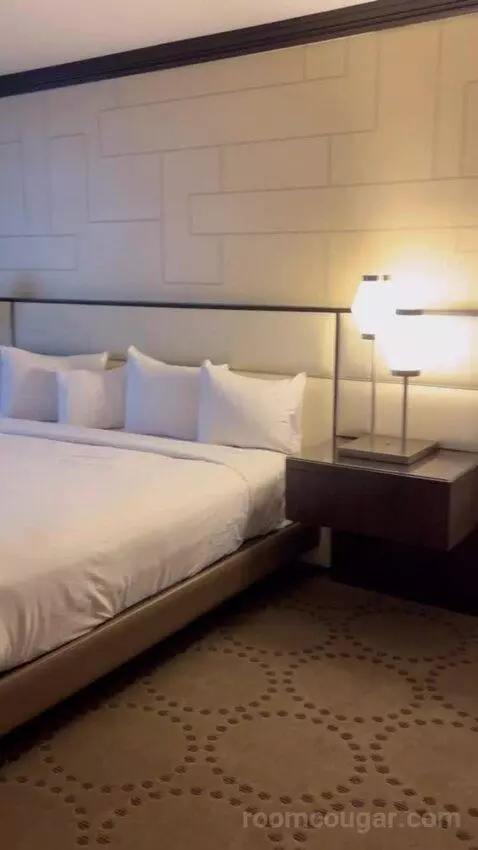 Coastal Tower, Luxury, 1 King (#623) bed picture #9