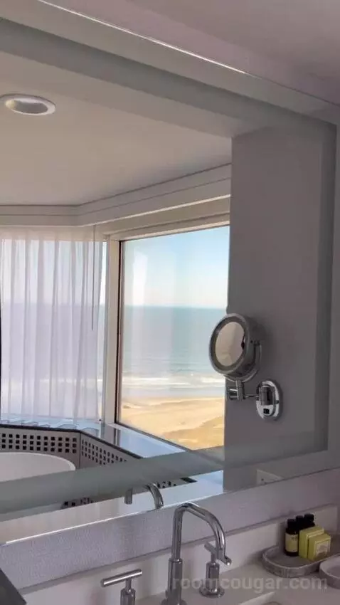 Renovated! Bally’s Tower Junior Suite City View (#3424) bathroom picture #4