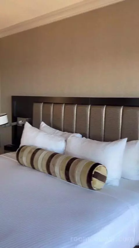 Suite bed picture #7