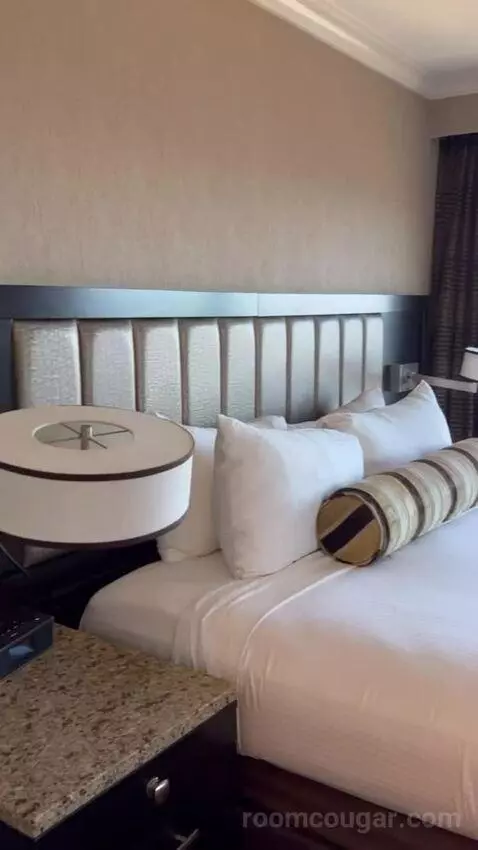 Suite bed picture #2