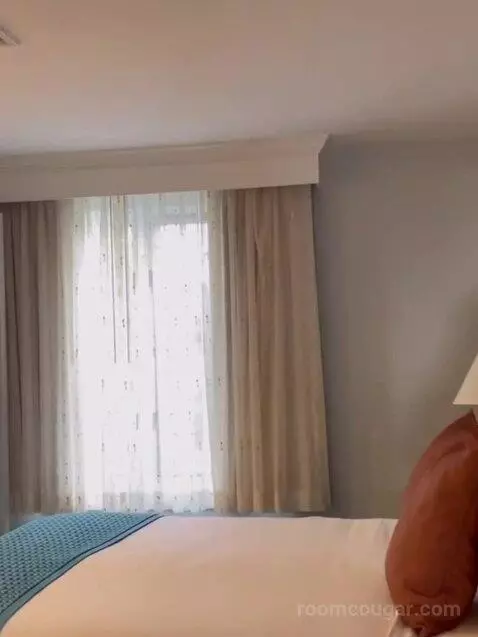 Villa with Sea View bed picture #4