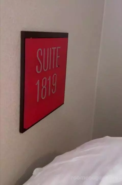 Suite (#1819) bed picture #1