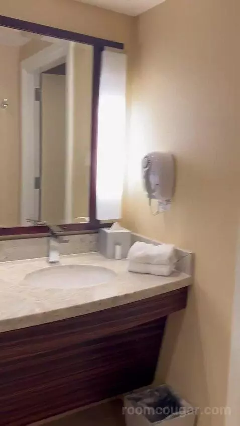 North Tower Ocean Deluxe 2 Queens (#3260) bathroom picture #11