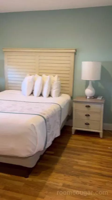 Suite (#108) bed picture #1