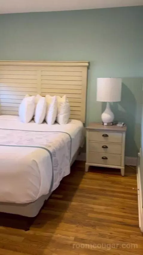 Suite (#108) bed picture #2