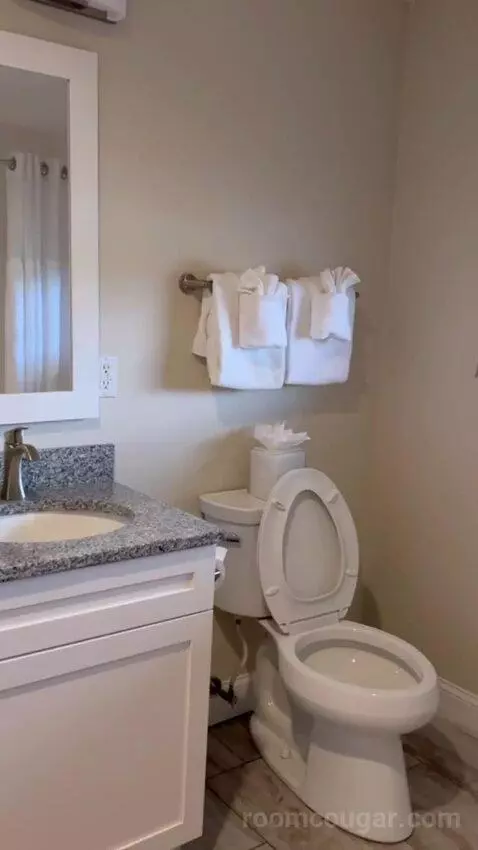 Suite (#108) bathroom picture #1