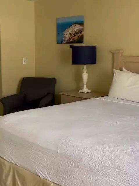 Suite bed picture #6