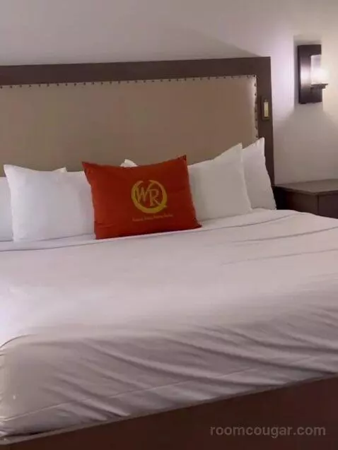 One-Bedroom Suite bed picture #3