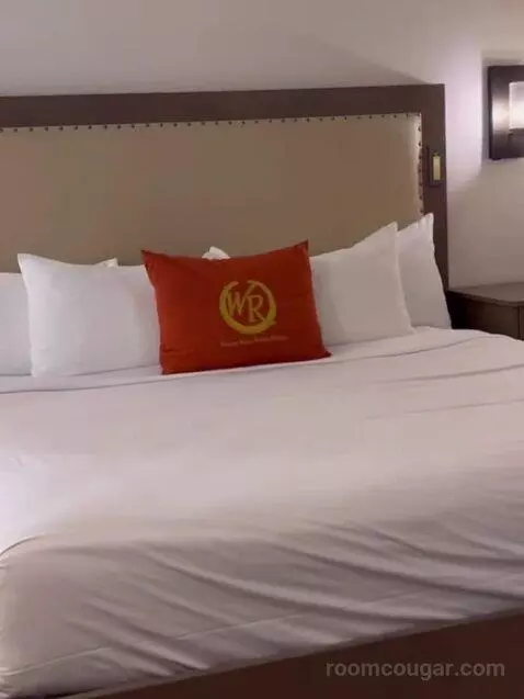 One-Bedroom Suite bed picture #5