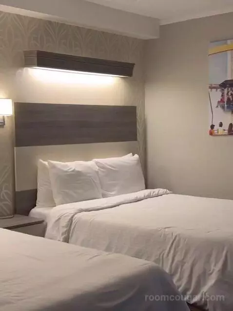 Suite (Catagory E) bed picture #4