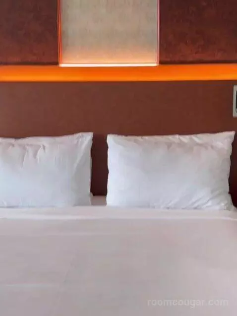 Standard (Room 610) bed picture #4