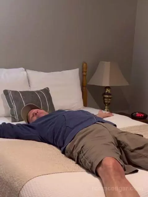 Suite bed picture #8