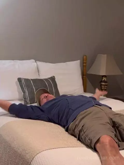 Suite bed picture #10