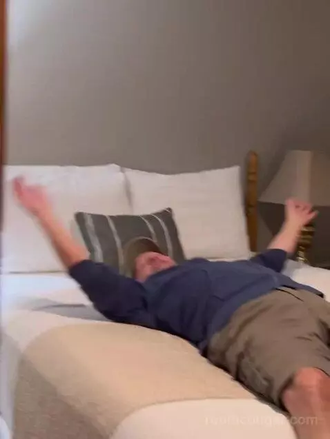 Suite bed picture #11