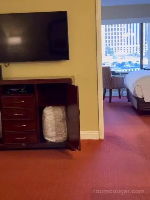 One Bedroom King Suite (#782) bed picture #2