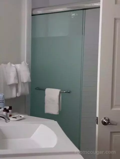 2 Bedroom Villa, Close To the Beach, Balcony bathroom picture #1