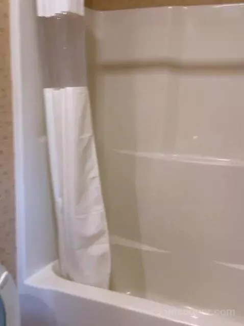 Suite bathroom picture #8