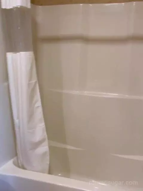 Suite bathroom picture #9