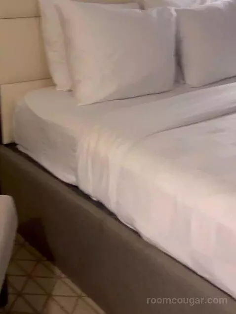 Sky Tower Two Deluxe Queen Beds bed picture #5