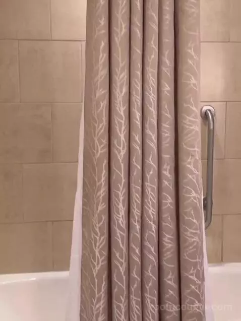 Sky Tower Two Deluxe Queen Beds bathroom picture #9