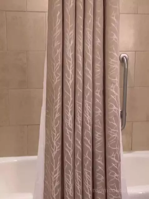 Sky Tower Two Deluxe Queen Beds bathroom picture #11
