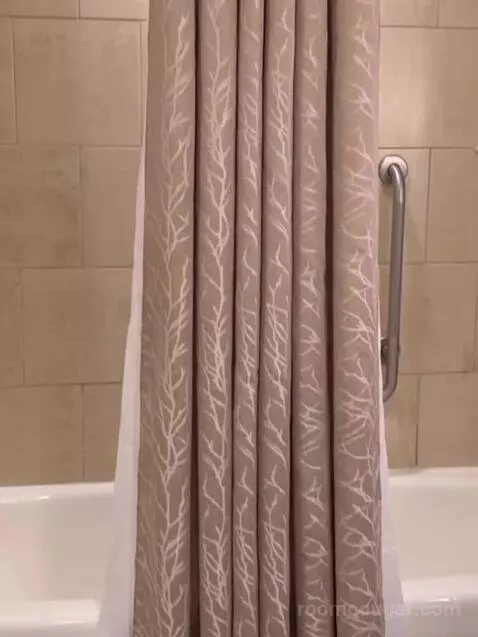 Sky Tower Two Deluxe Queen Beds bathroom picture #12