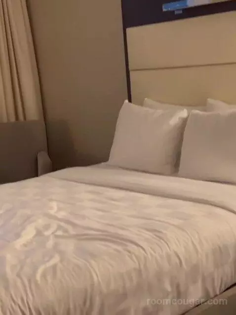 Sky Tower Two Deluxe Queen Beds bed picture #3