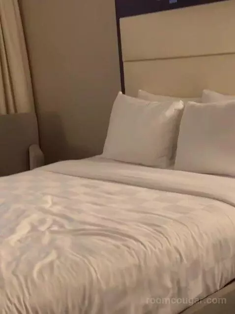 Sky Tower Two Deluxe Queen Beds bed picture #4