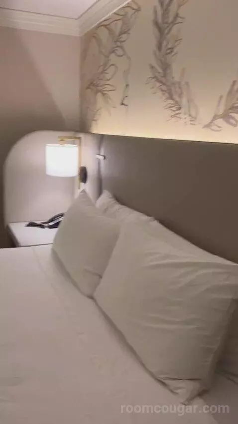 Newly Renovated Centurion Tower Premium King (#3618) bed picture #8