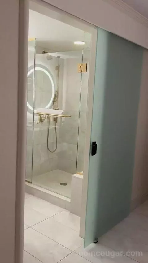 Newly Renovated Centurion Tower Premium King (#3618) bathroom picture #2