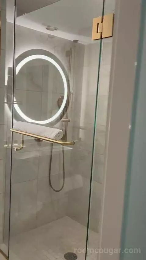 Newly Renovated Centurion Tower Premium King (#3618) bathroom picture #3