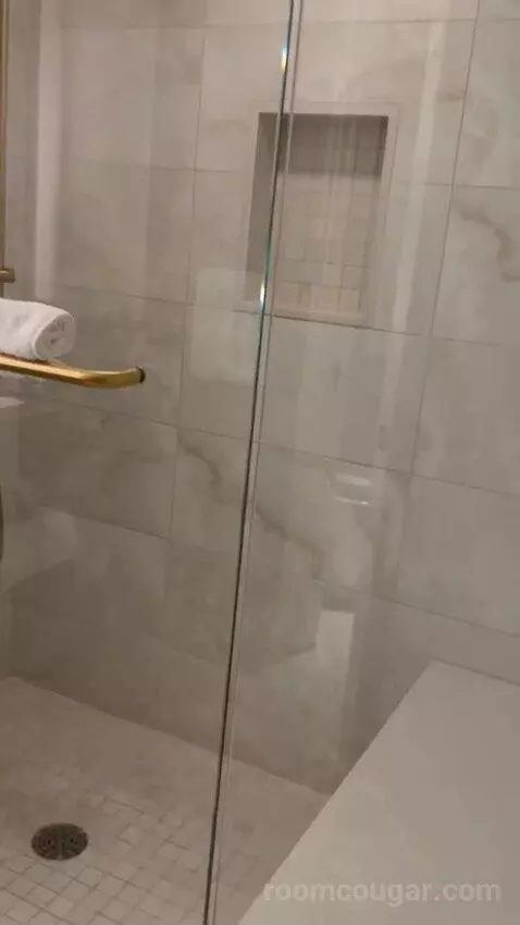 Newly Renovated Centurion Tower Premium King (#3618) bathroom picture #6