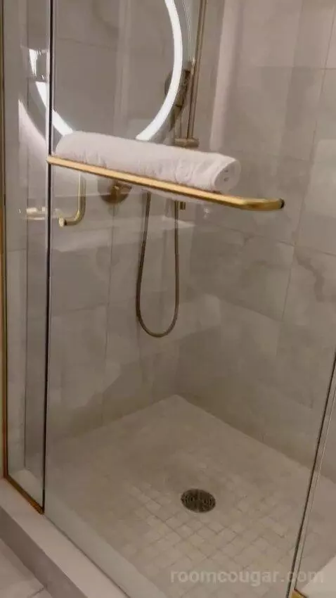 Newly Renovated Centurion Tower Premium King (#3618) bathroom picture #8
