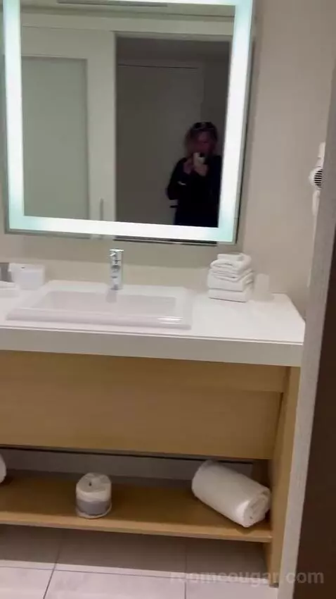 North Deluxe Room 1 King (#823) bathroom picture #2