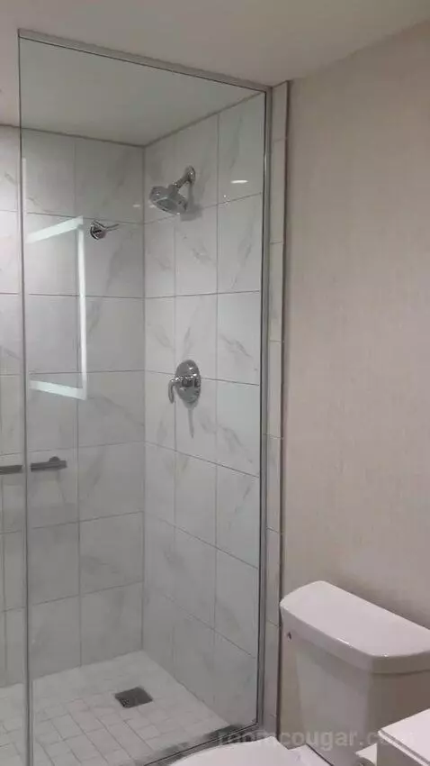 North Deluxe Room 1 King (#823) bathroom picture #10