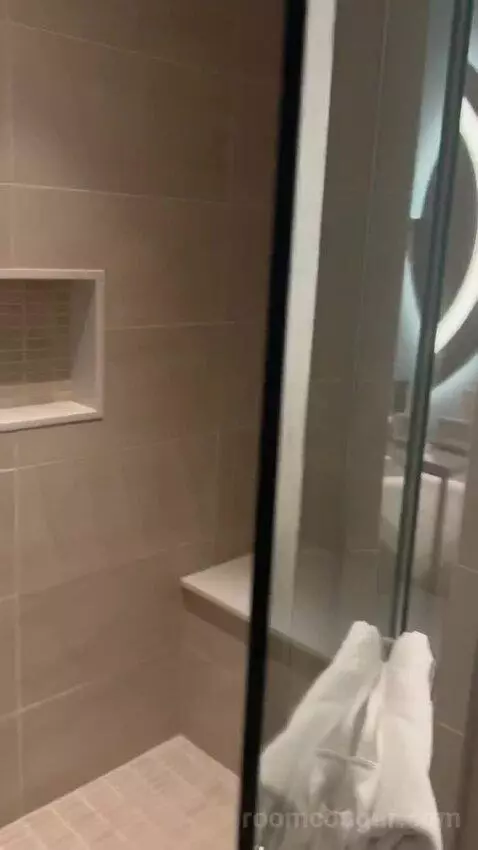 New Renovated Waterfront Tower Premium 2 Queens (#27097) bathroom picture #6