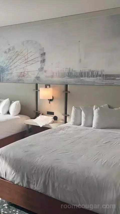 New Renovated Waterfront Tower Premium 2 Queens (#27097) bed picture #1