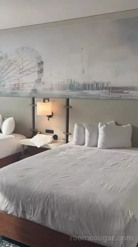 New Renovated Waterfront Tower Premium 2 Queens (#27097) bed picture #2