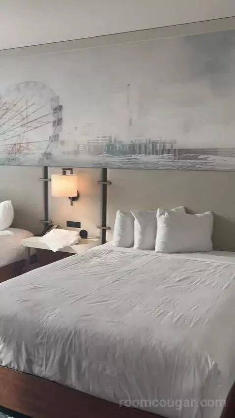 New Renovated Waterfront Tower Premium 2 Queens (#27097) bed picture #3